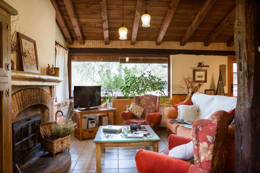 Casa Rural La Casa Del Bosque Navaconcejo Exteriör bild